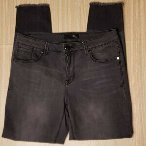 1822 Womens Faded Black Distressed Hem Jeans With Colorblock Cuff 10